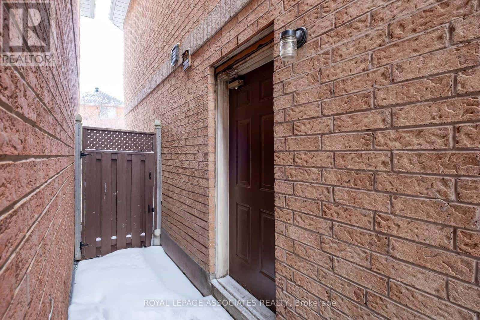 14 CLANDFIELD STREET — Markham (Rouge River Estates), Ontario - Photo 4 of 48