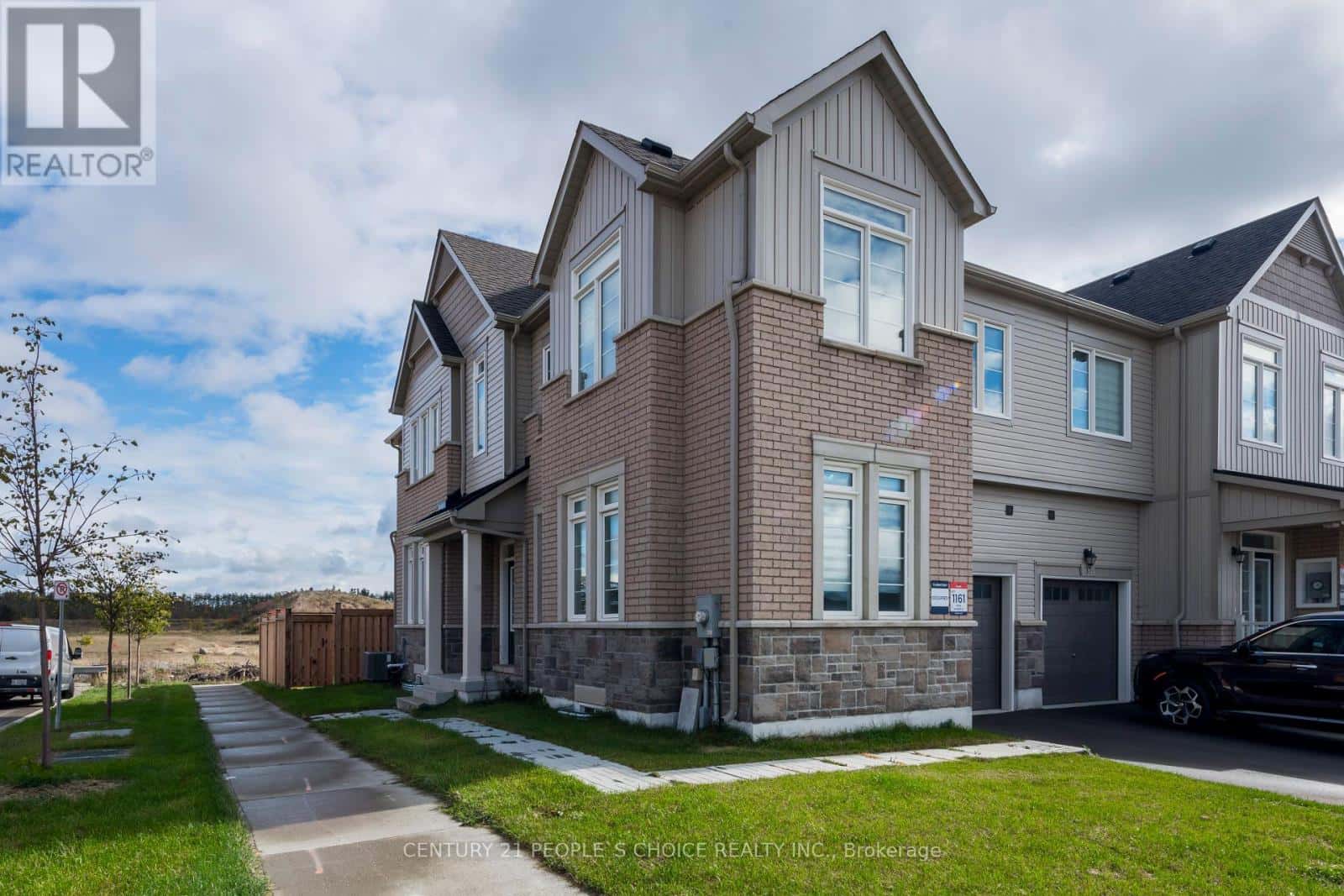 35 GREER STREET — Barrie, Ontario - Photo 2 of 25