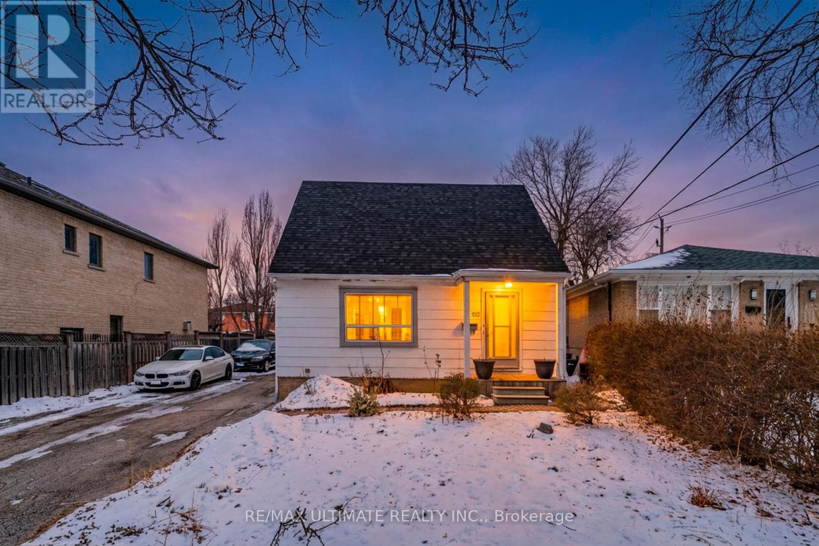 102 AURA LEA BOULEVARD — Toronto (Humberlea-Pelmo Park), Ontario - Main photo