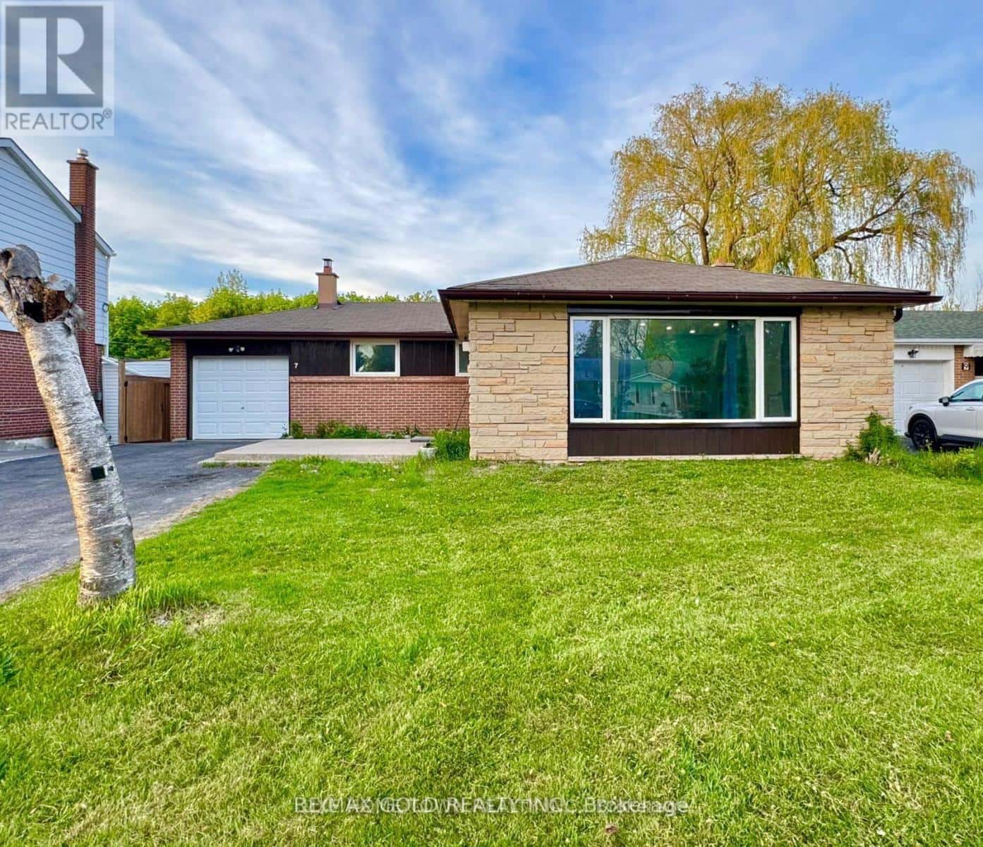 7 ADDINGTON CRESCENT — Brampton (Avondale), Ontario - Photo 2 of 23