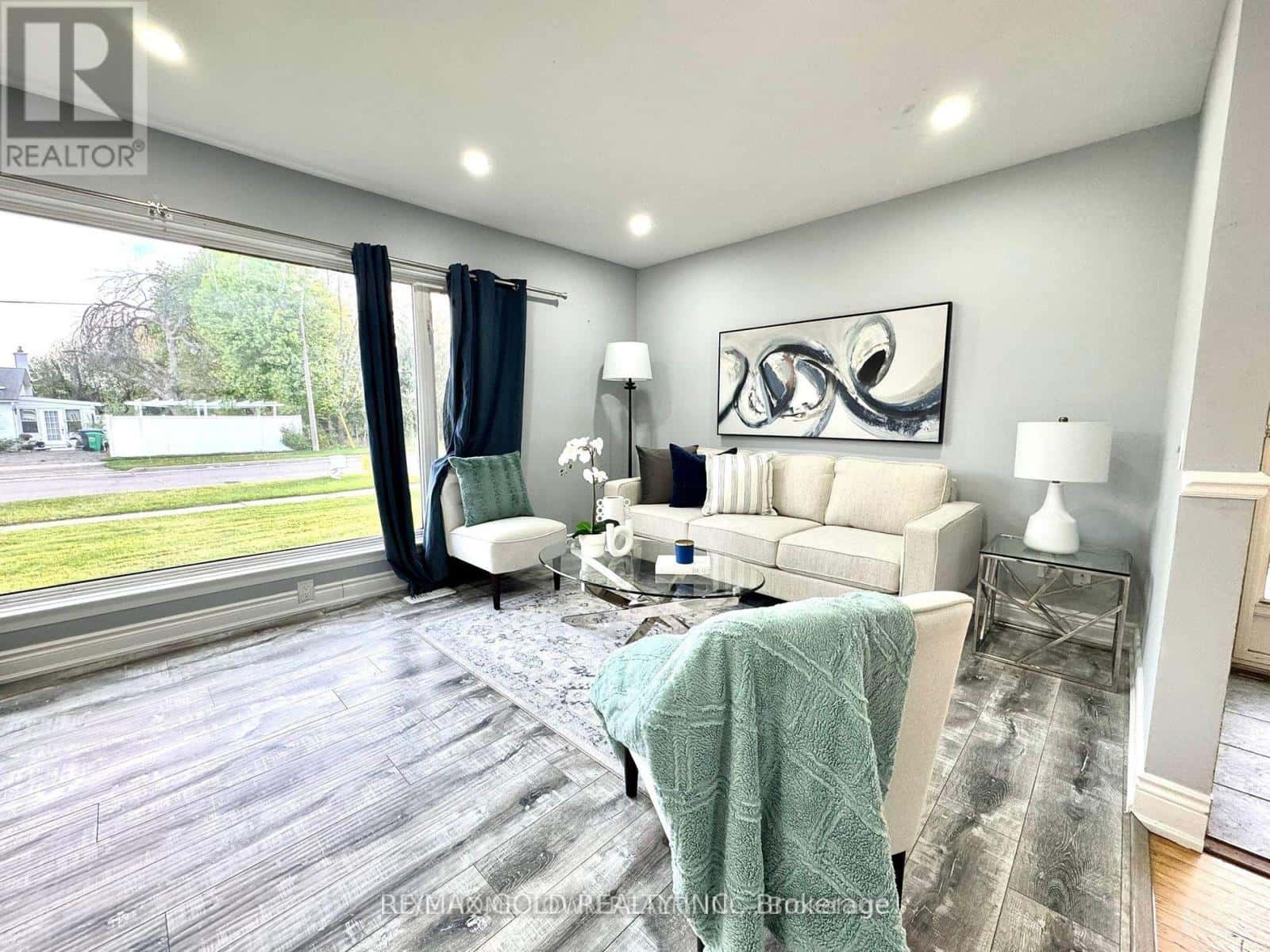 7 ADDINGTON CRESCENT — Brampton (Avondale), Ontario - Photo 3 of 23