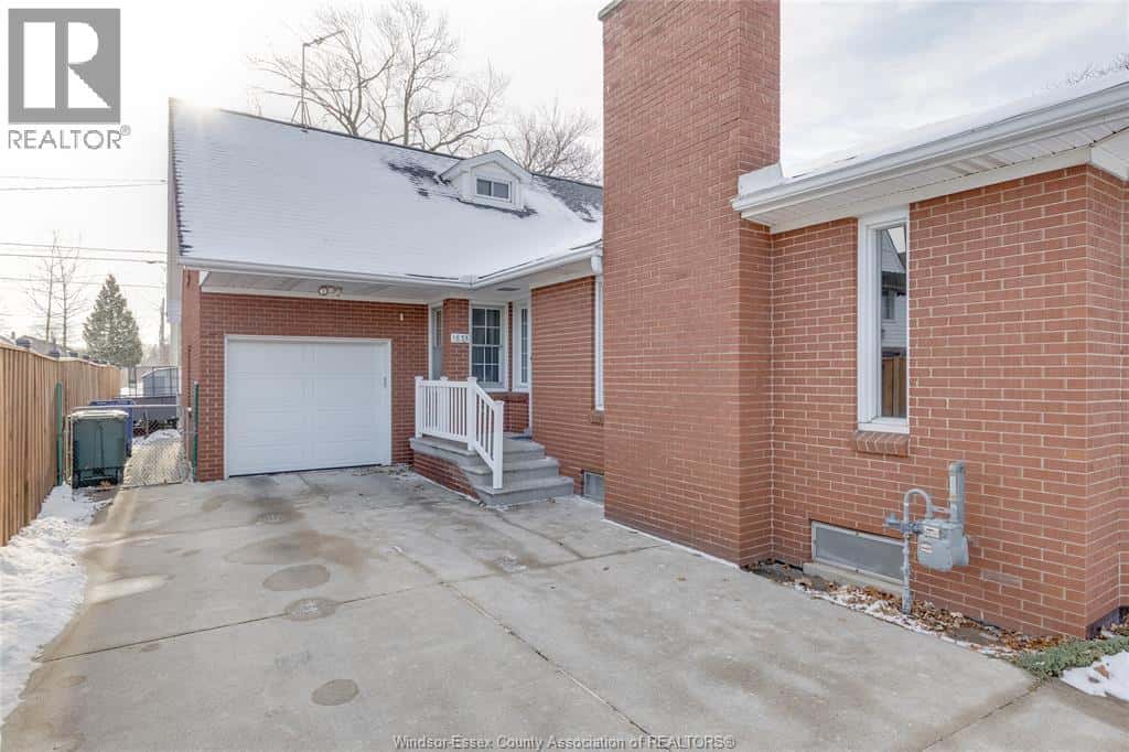 1835 YPRES BOULEVARD — Windsor, Ontario - Photo 2 of 48