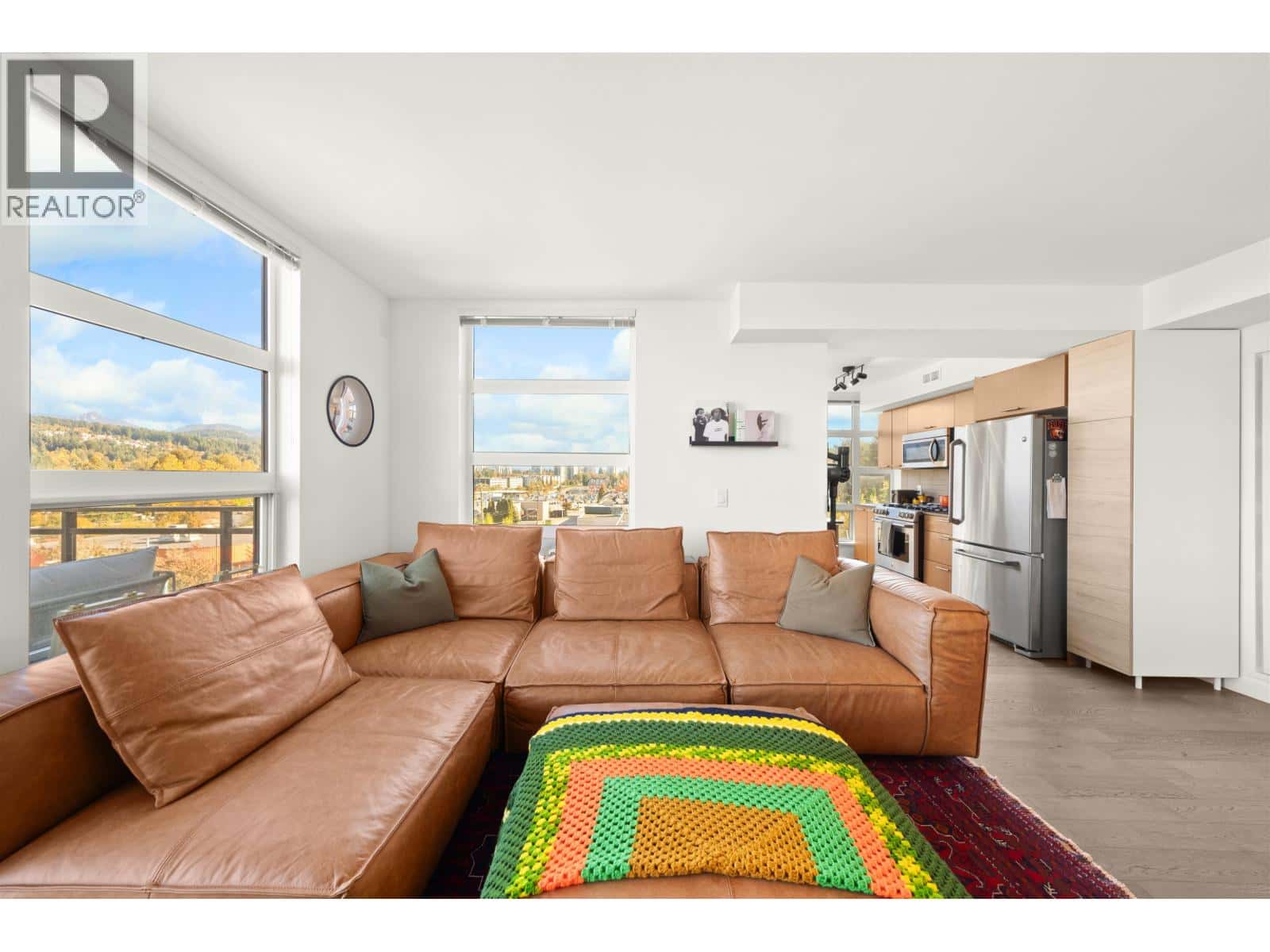 501 95 MOODY STREET — Port Moody, British Columbia - Photo 3 of 37