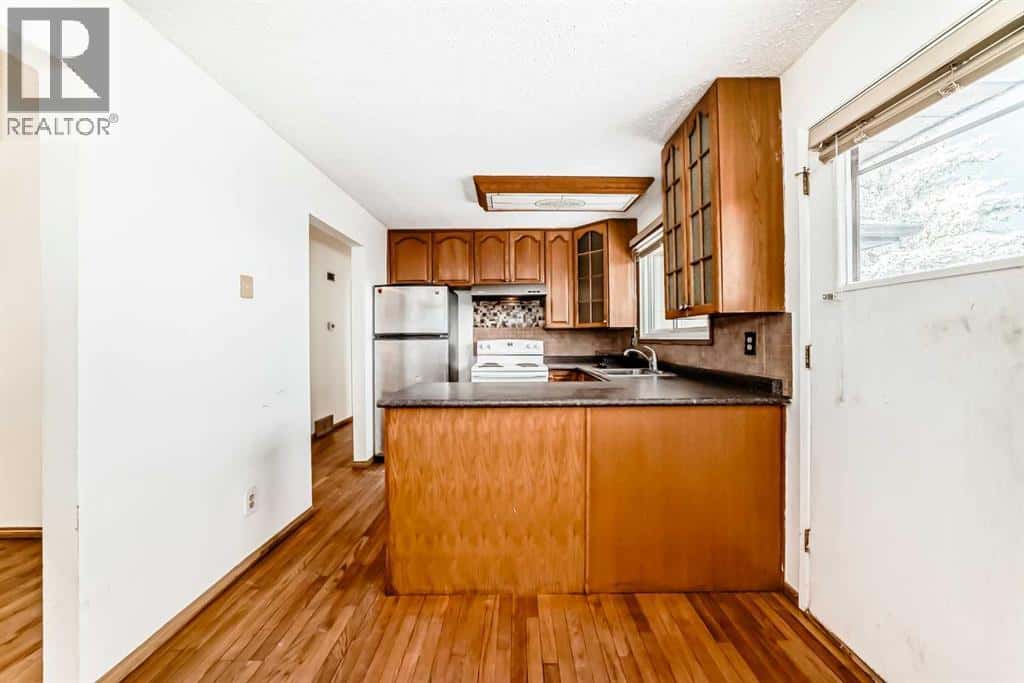 203 Falwood Way NE — Calgary, Alberta - Photo 5 of 29