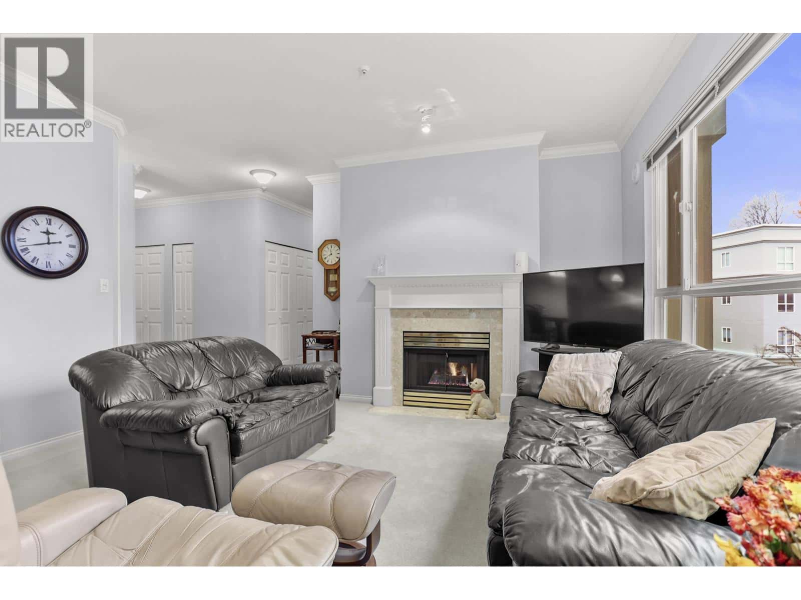 343 3098 GUILDFORD WAY — Coquitlam, British Columbia - Photo 4 of 40