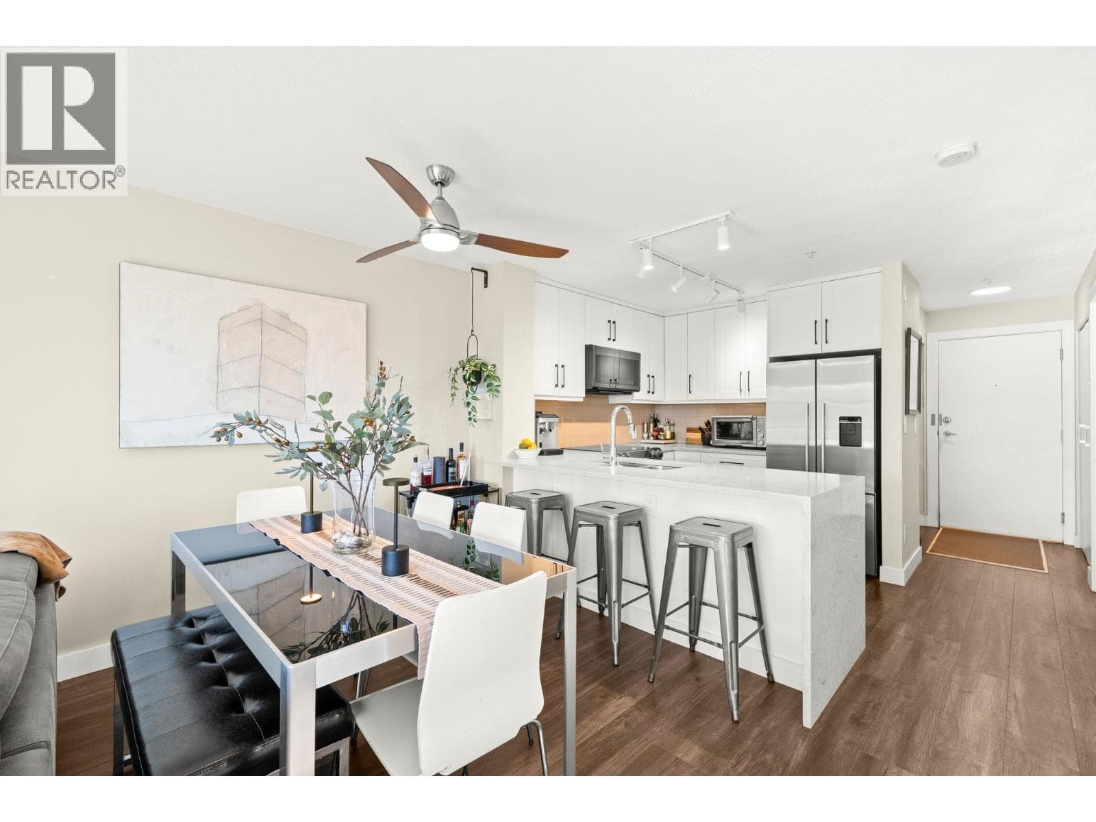 410 124 W 3RD STREET — North Vancouver, British Columbia - Main photo