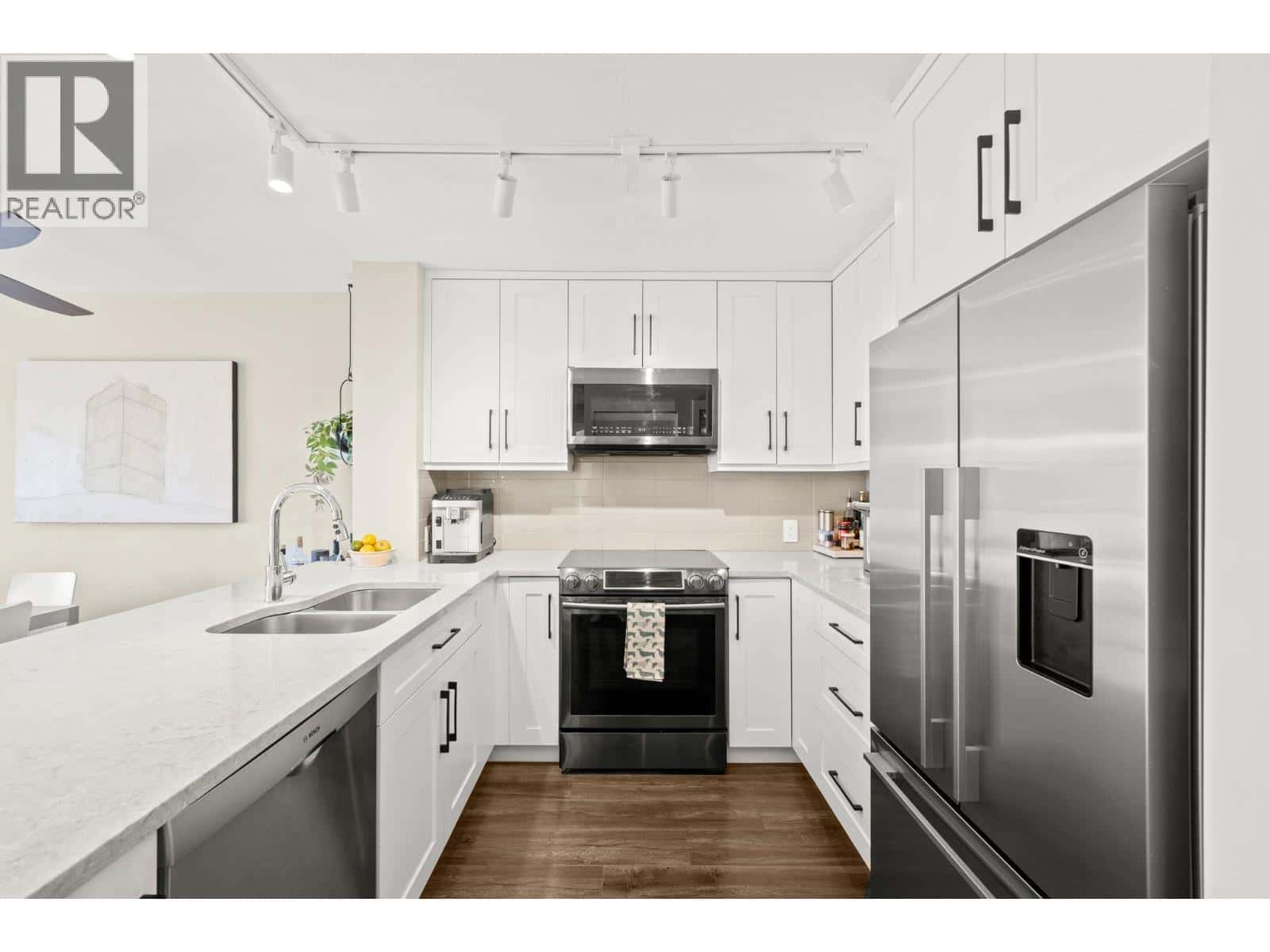 410 124 W 3RD STREET — North Vancouver, British Columbia - Photo 5 of 32