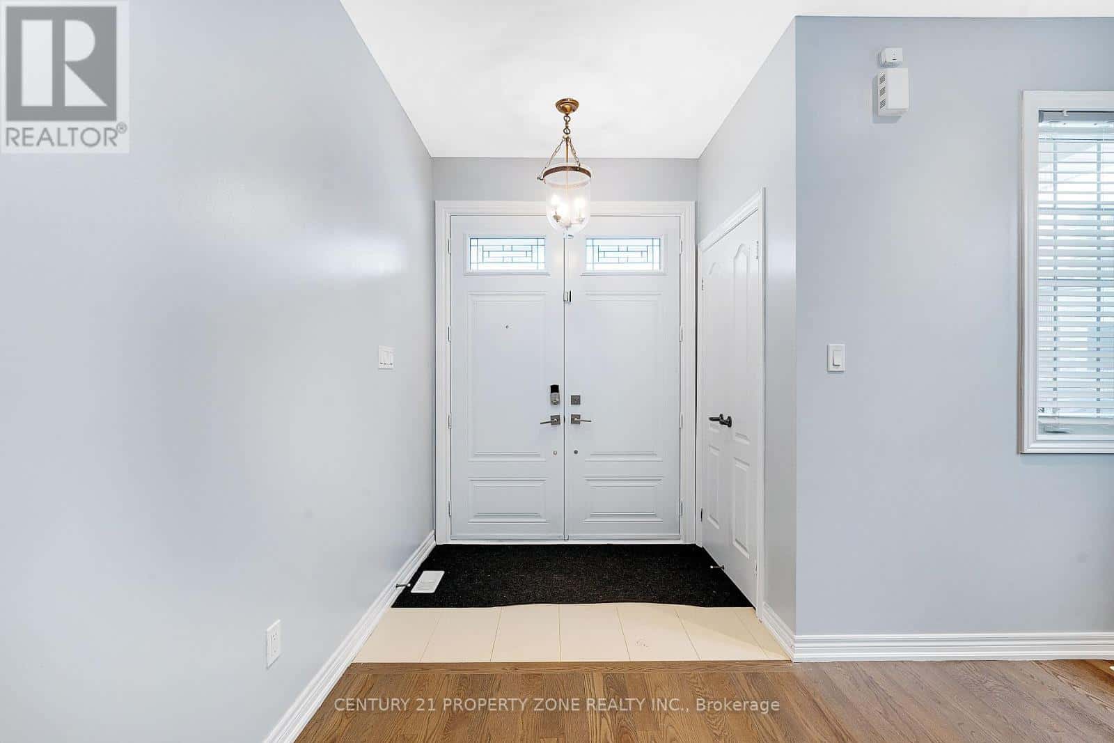 10 SPOKANNE STREET — Brampton (Sandringham-Wellington North), Ontario - Photo 5 of 43