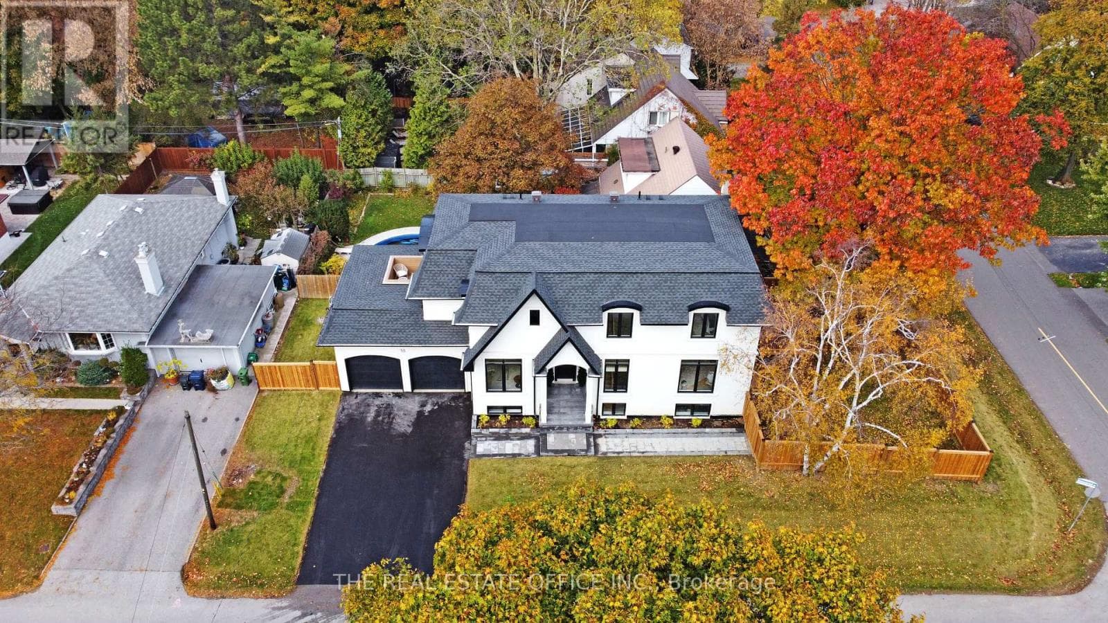 18 BEAVERBROOK AVENUE — Toronto (Princess-Rosethorn), Ontario - Main photo