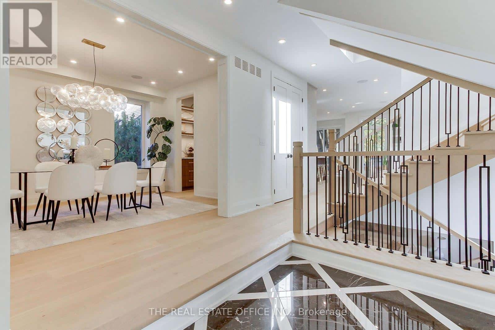 18 BEAVERBROOK AVENUE — Toronto (Princess-Rosethorn), Ontario - Photo 2 of 46