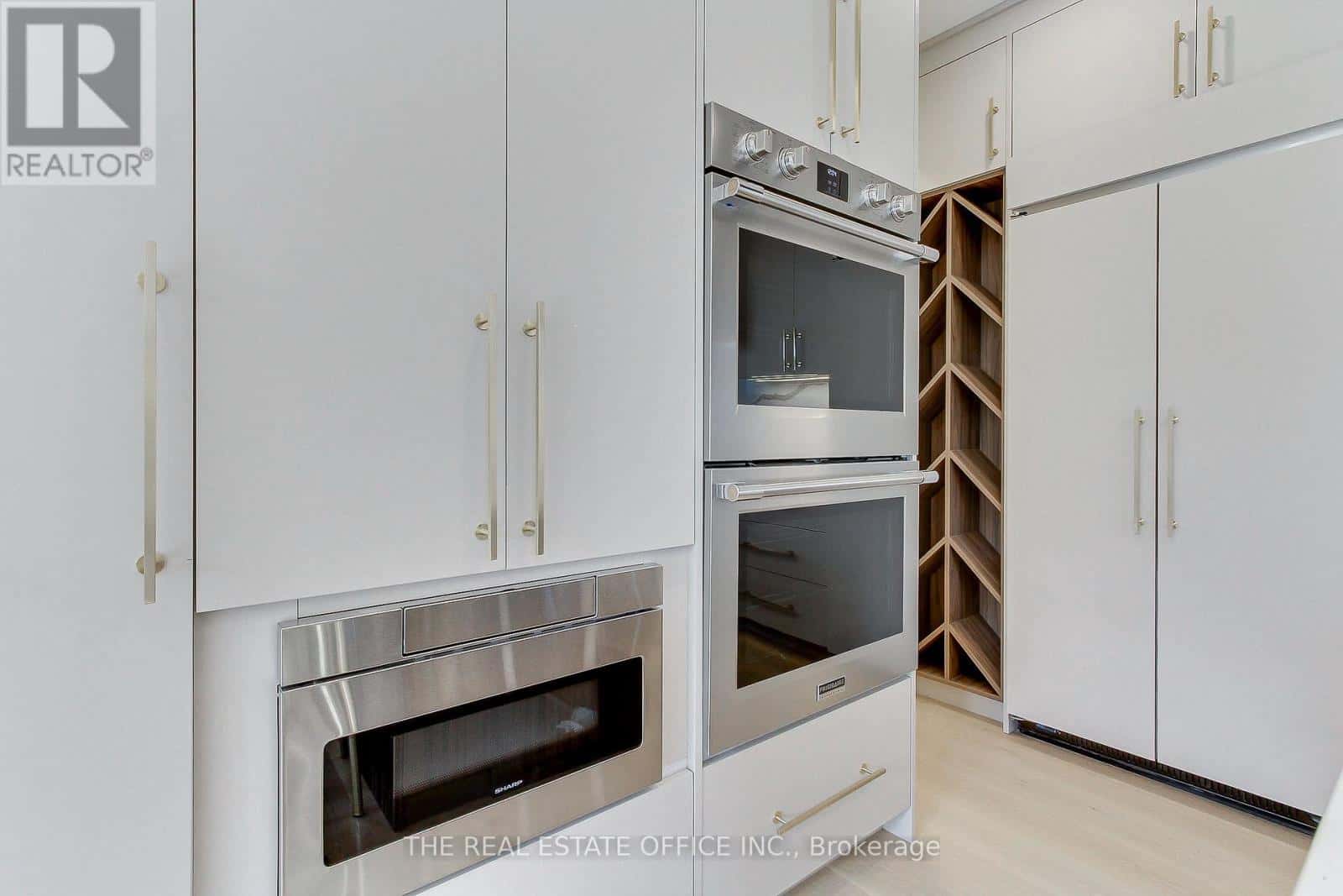 18 BEAVERBROOK AVENUE — Toronto (Princess-Rosethorn), Ontario - Photo 5 of 46