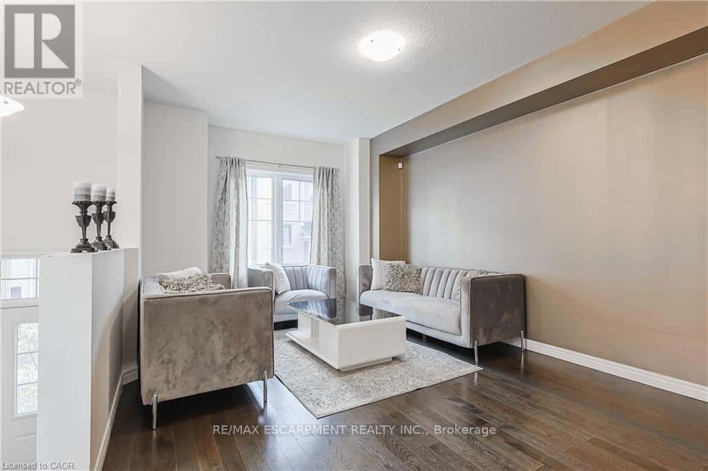 20 BARLEY LANE — Hamilton (Meadowlands), Ontario - Photo 5 of 39