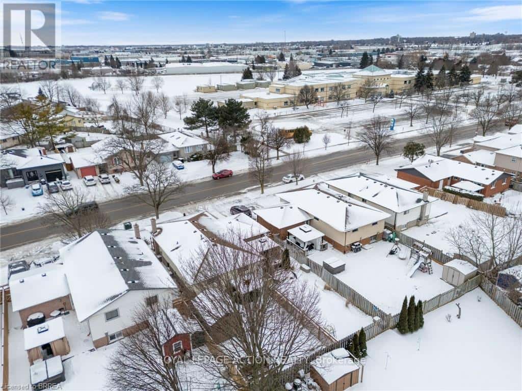 265 BRANTWOOD PARK ROAD — Brantford, Ontario - Photo 4 of 31