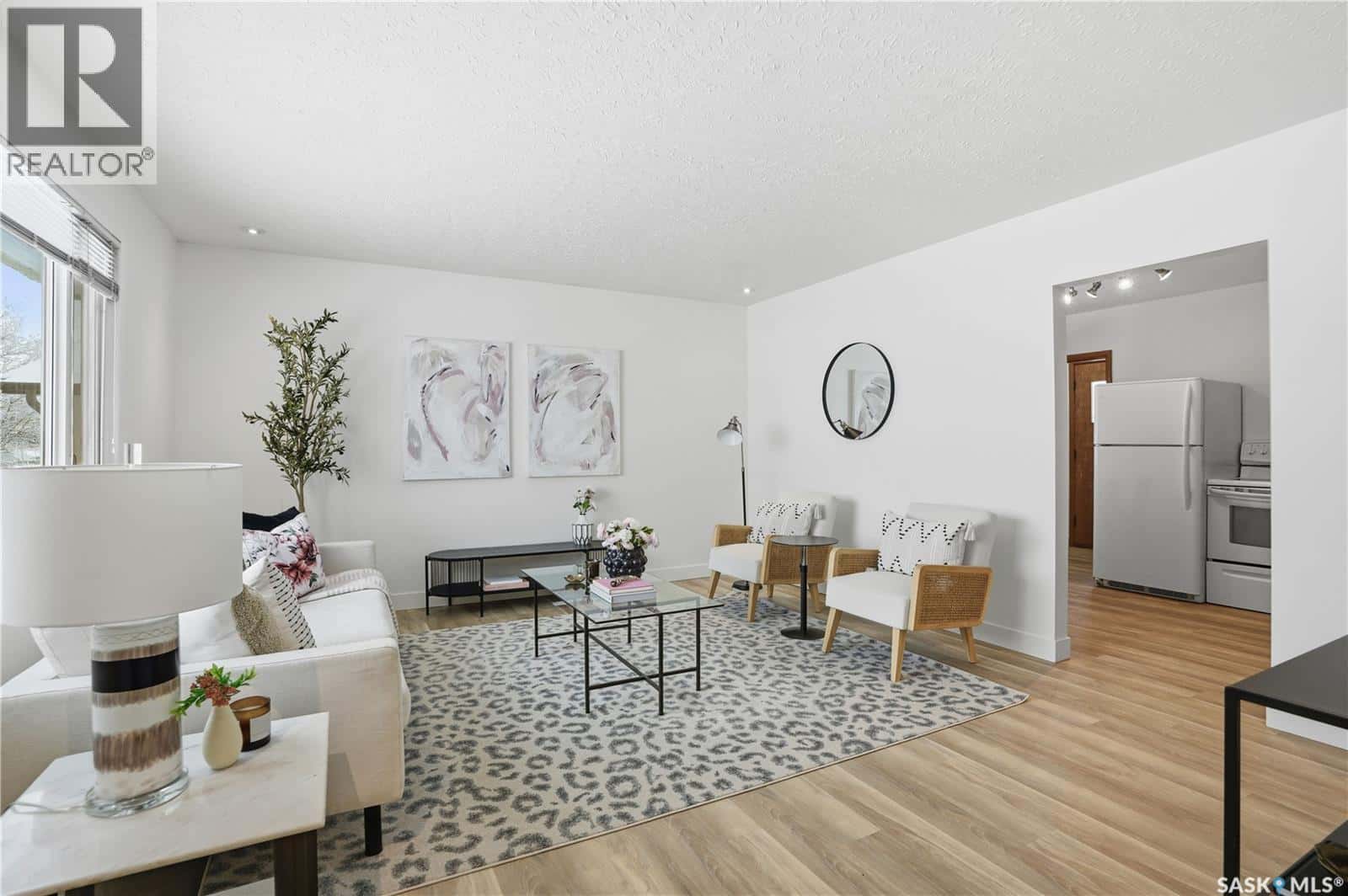 513 W AVENUE N — Saskatoon, Saskatchewan - Photo 4 of 43