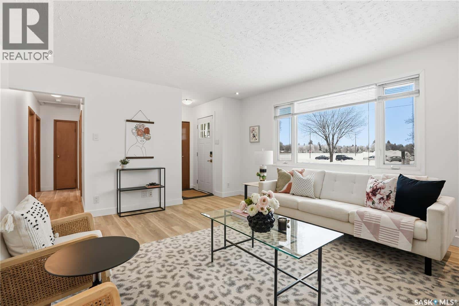 513 W AVENUE N — Saskatoon, Saskatchewan - Photo 5 of 43