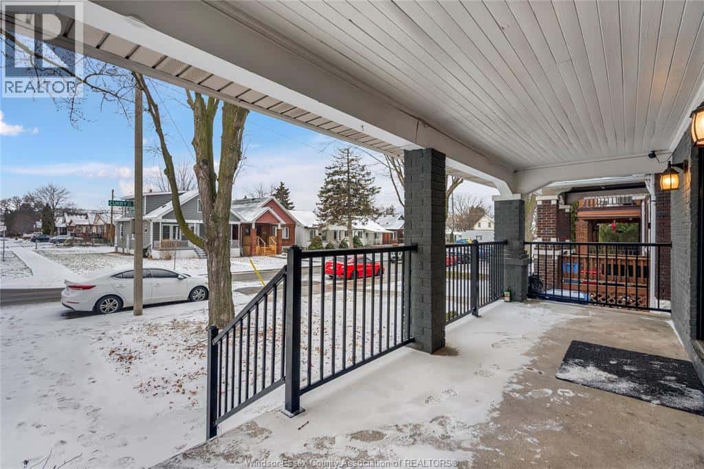 926 Curry Avenue — Windsor, Ontario - Photo 5 of 32