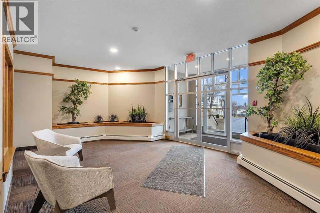 107, 108 Edgeridge Terrace NW — Calgary, Alberta - Photo 5 of 44