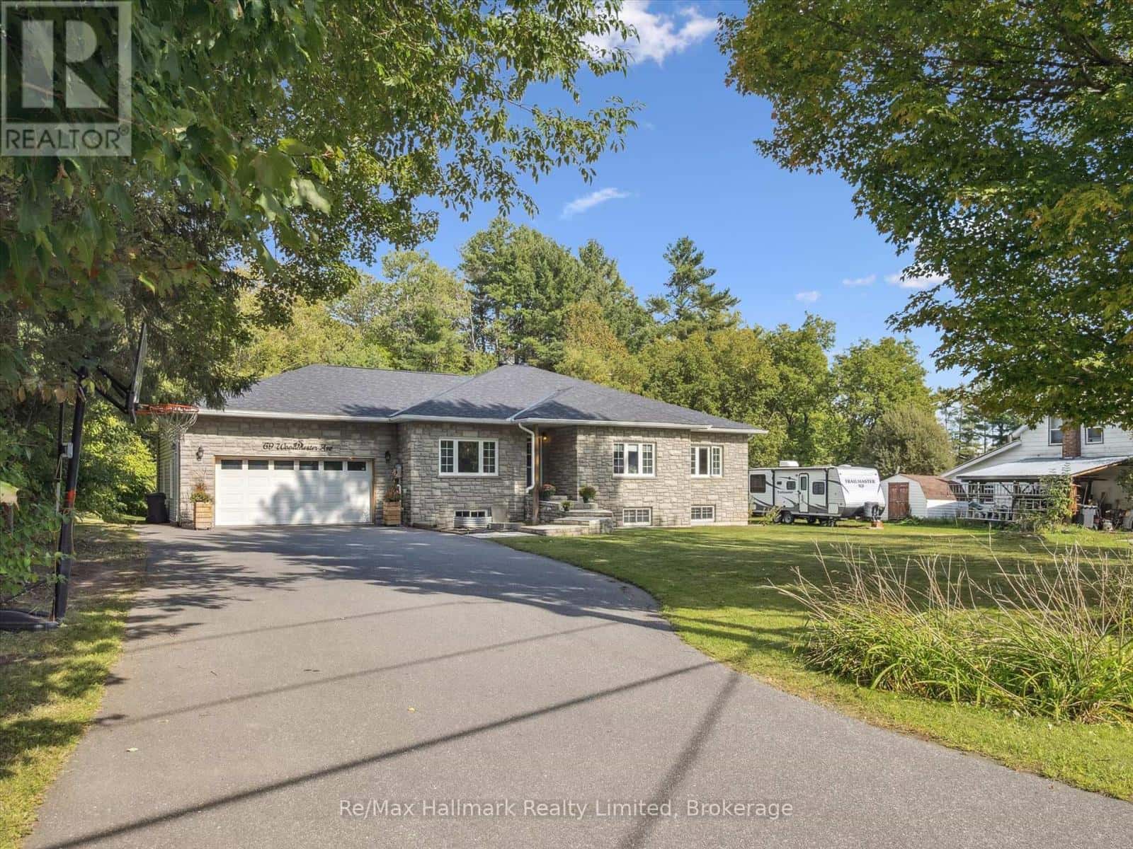 69 WOODCHESTER AVENUE — Bracebridge (Macaulay), Ontario - Photo 3 of 48