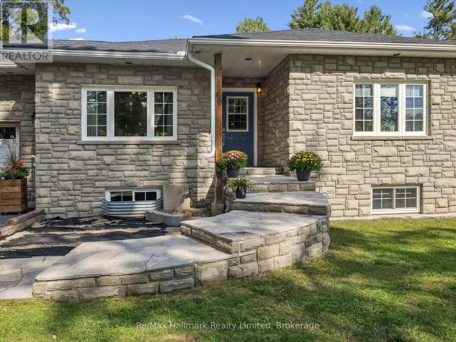 69 WOODCHESTER AVENUE — Bracebridge (Macaulay), Ontario - Photo 4 of 48