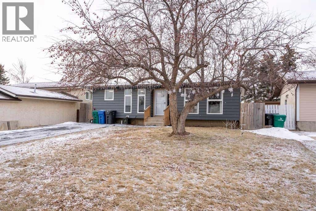 155 Ryerson Road W — Lethbridge, Alberta - Photo 4 of 31