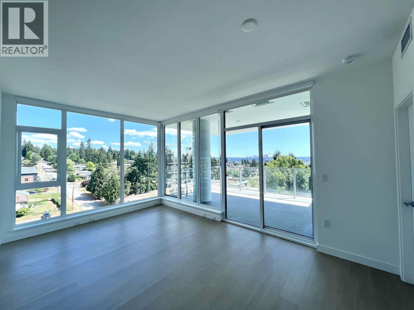 704 555 SYDNEY AVENUE — Coquitlam, British Columbia - Photo 2 of 24