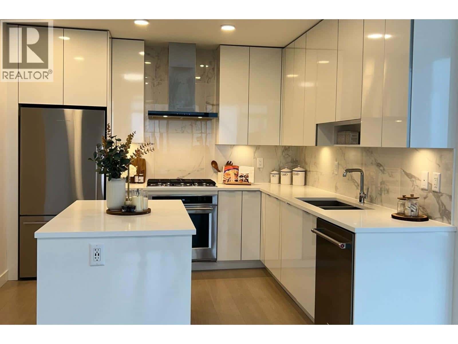 704 555 SYDNEY AVENUE — Coquitlam, British Columbia - Photo 4 of 24