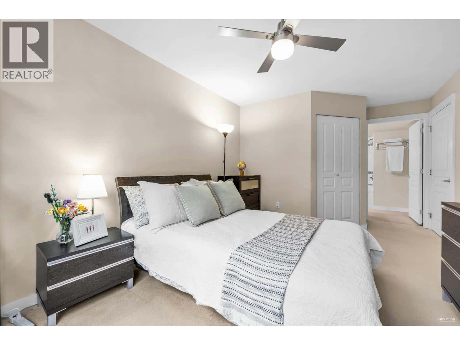 205 9500 ODLIN ROAD — Richmond, British Columbia - Photo 4 of 29