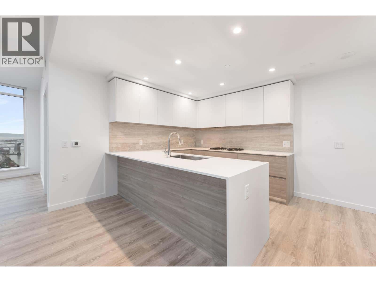 1703 660 QUAYSIDE DRIVE — New Westminster, British Columbia - Photo 3 of 35