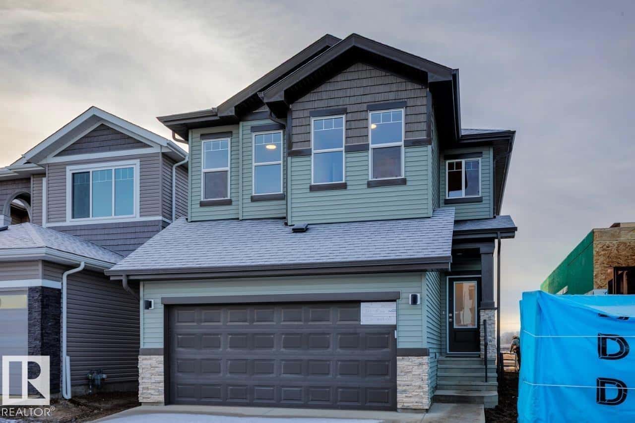 923 18 AV NW — Edmonton, Alberta - Photo 2 of 40