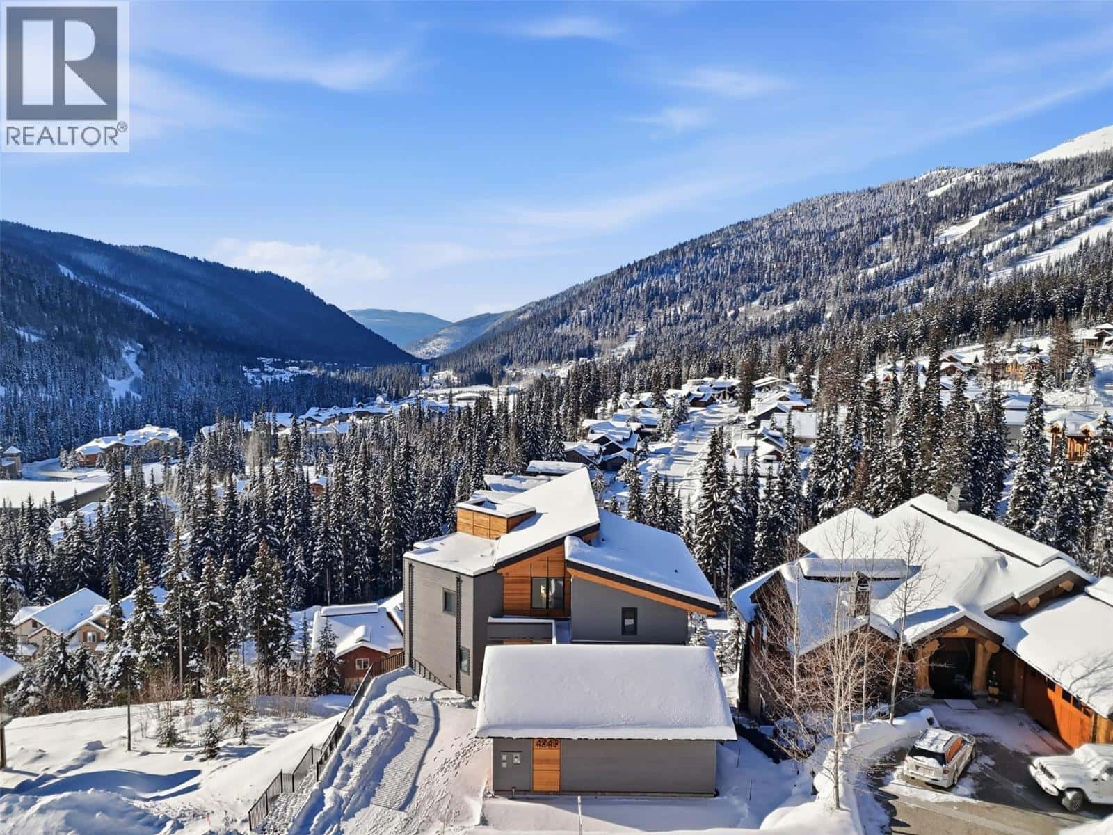 4249 Bella Vista Drive — Sun Peaks, British Columbia - Photo 3 of 98