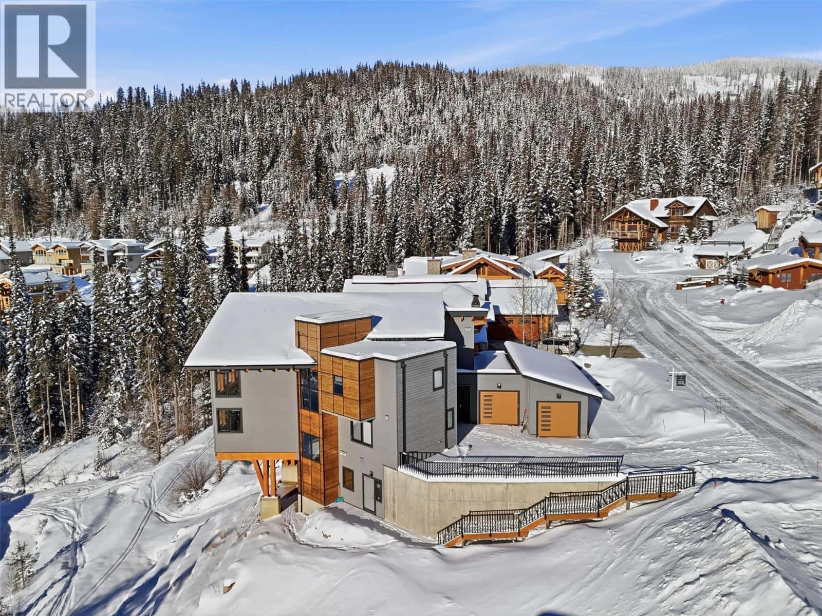 4249 Bella Vista Drive — Sun Peaks, British Columbia - Photo 4 of 98