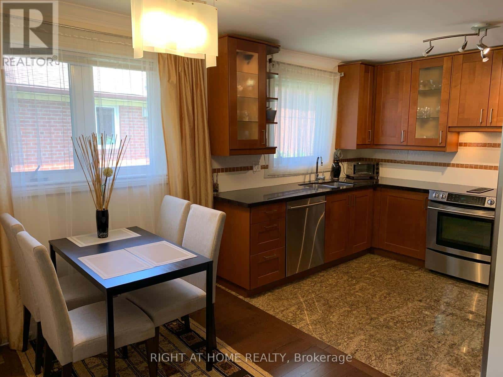 66 DEWLANE DRIVE — Toronto (Newtonbrook West), Ontario - Photo 5 of 19