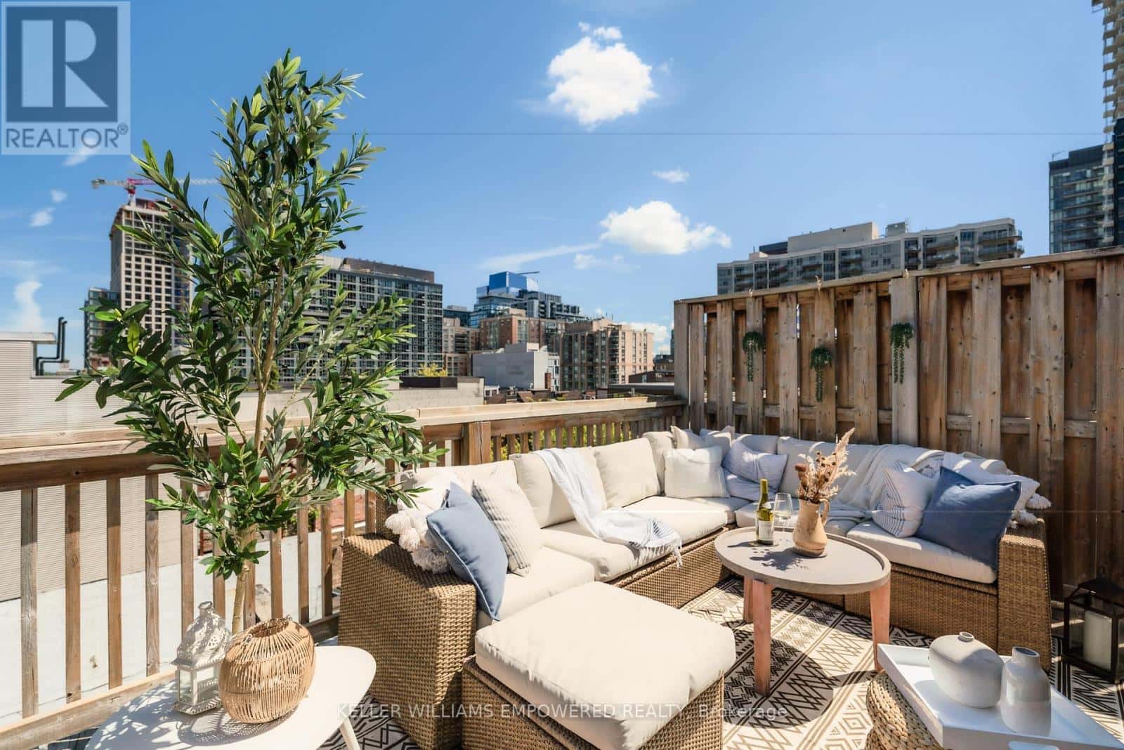 5 - 189 QUEEN STREET E — Toronto (Moss Park), Ontario - Photo 2 of 32