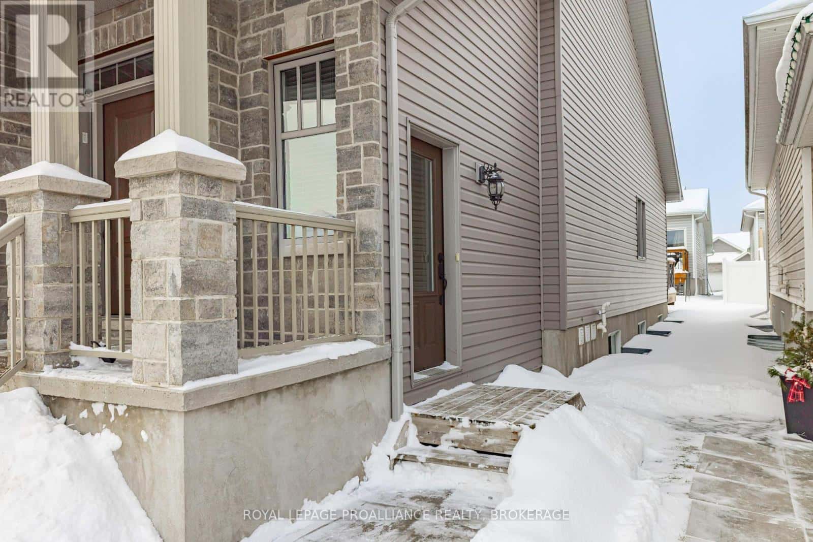 831 AUGUSTA DRIVE — Kingston (City Northwest), Ontario - Photo 3 of 48