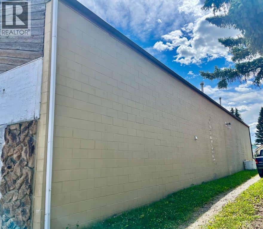 5115 50 Street — Caroline, Alberta - Photo 3 of 27