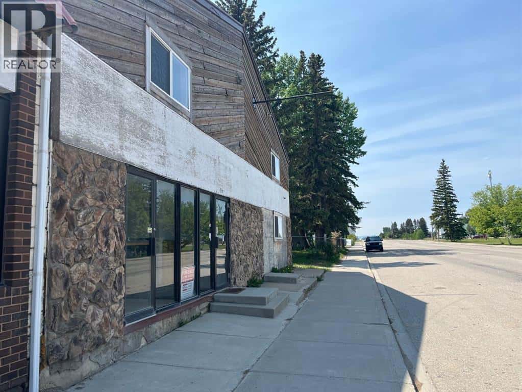 5115 50 Street — Caroline, Alberta - Photo 2 of 27