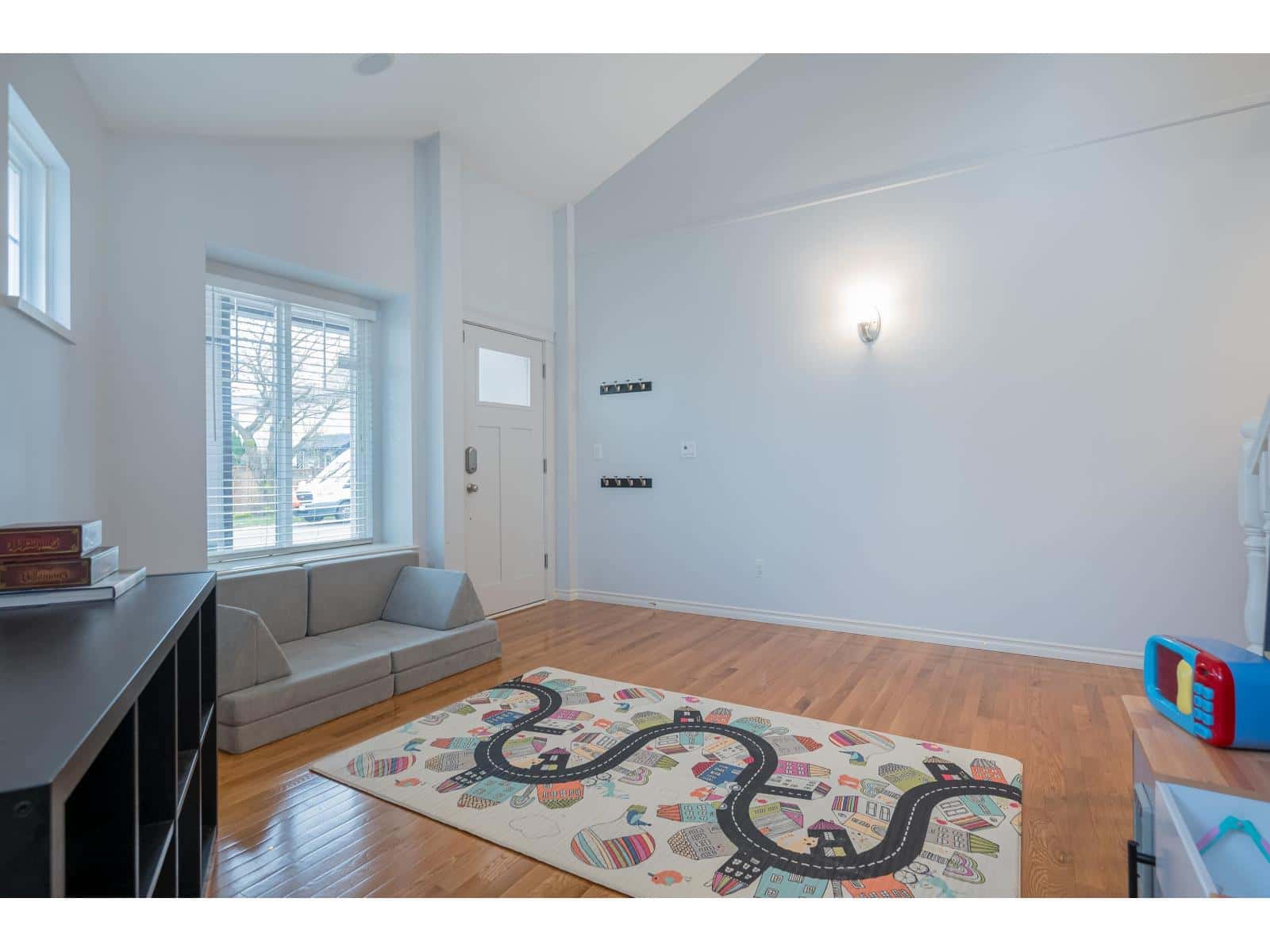 20265 94B AVENUE — Langley, British Columbia - Photo 3 of 40