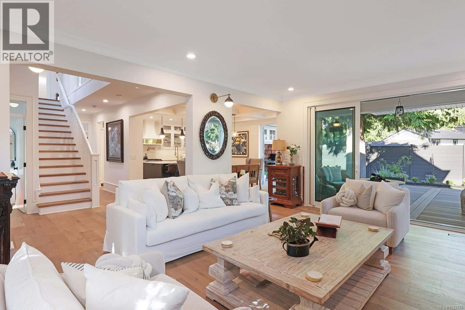 563 Eaglecrest Dr — Qualicum Beach, British Columbia - Photo 3 of 59