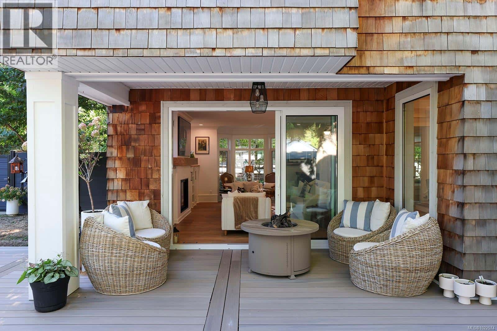 563 Eaglecrest Dr — Qualicum Beach, British Columbia - Photo 4 of 59