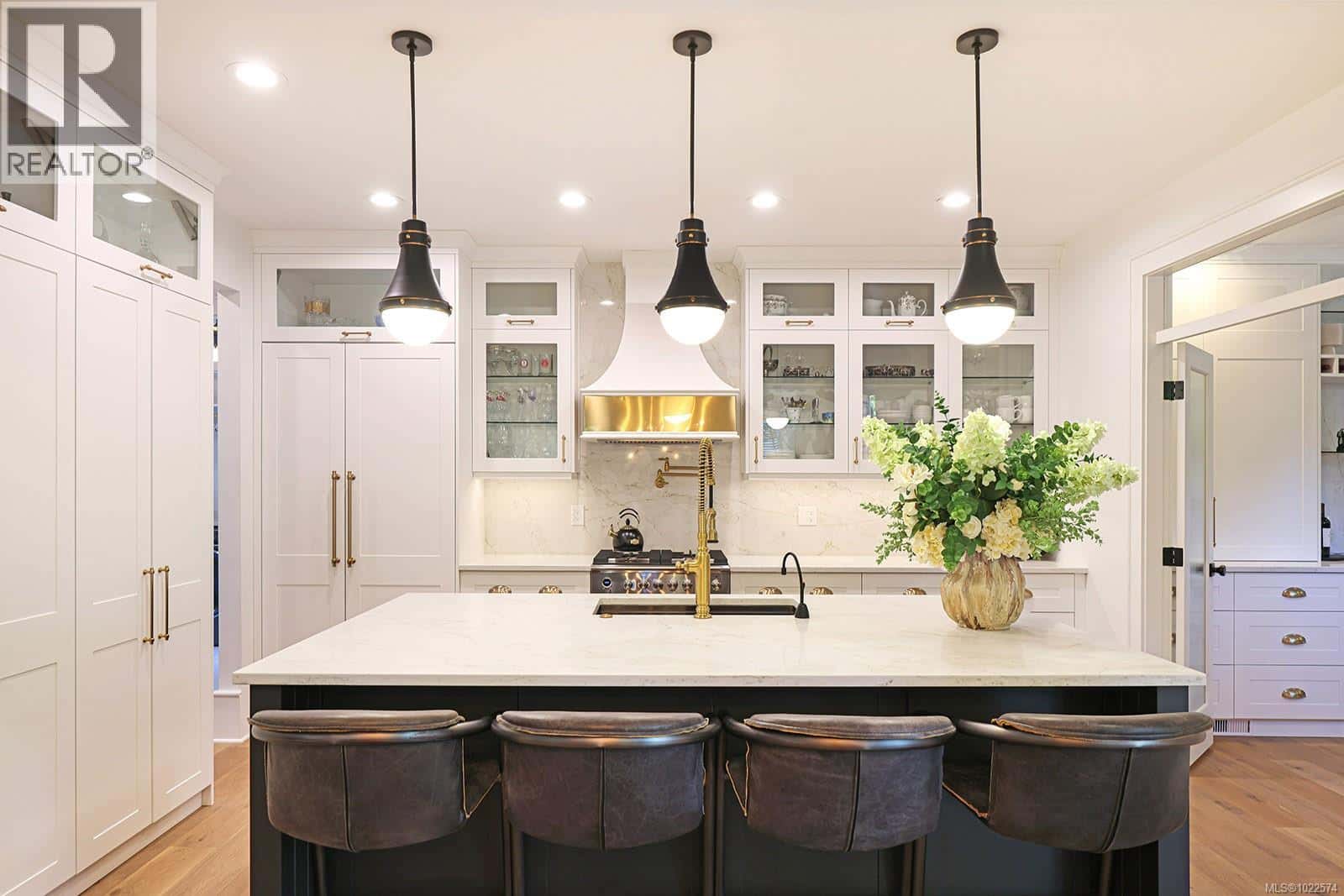 563 Eaglecrest Dr — Qualicum Beach, British Columbia - Photo 5 of 59