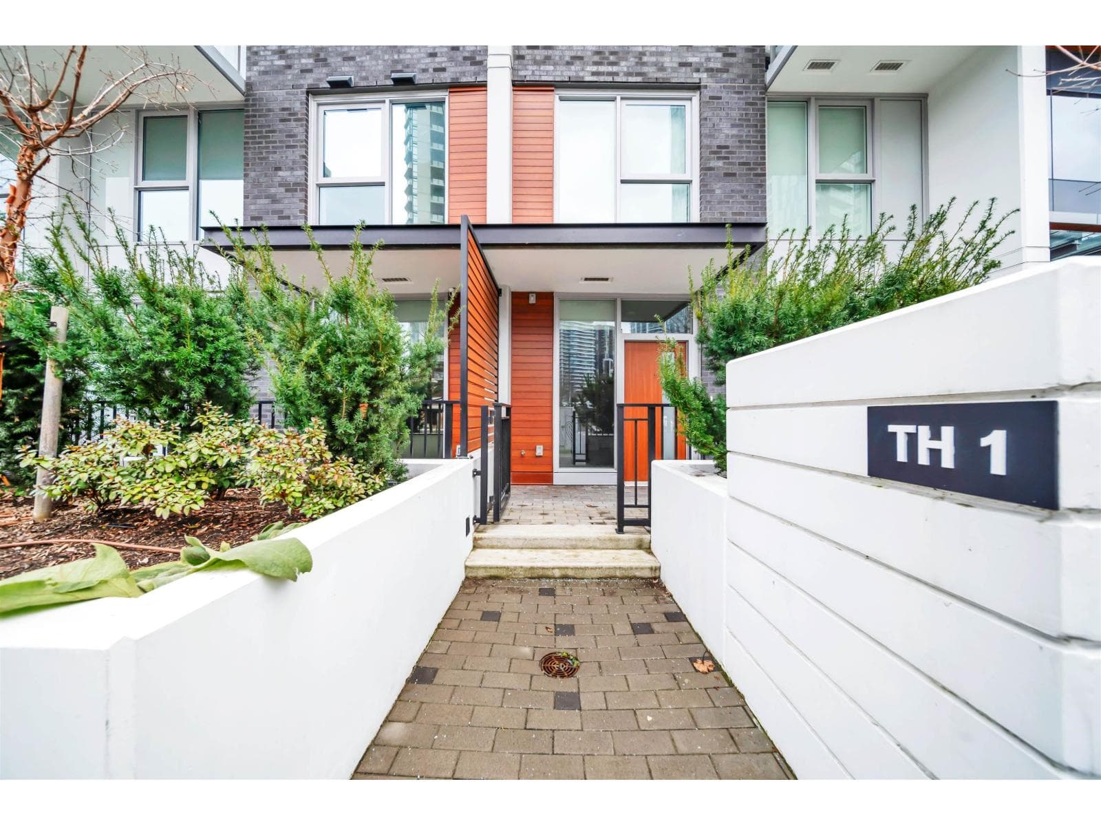 TH1 10448 UNIVERSITY DRIVE — Surrey, British Columbia - Main photo