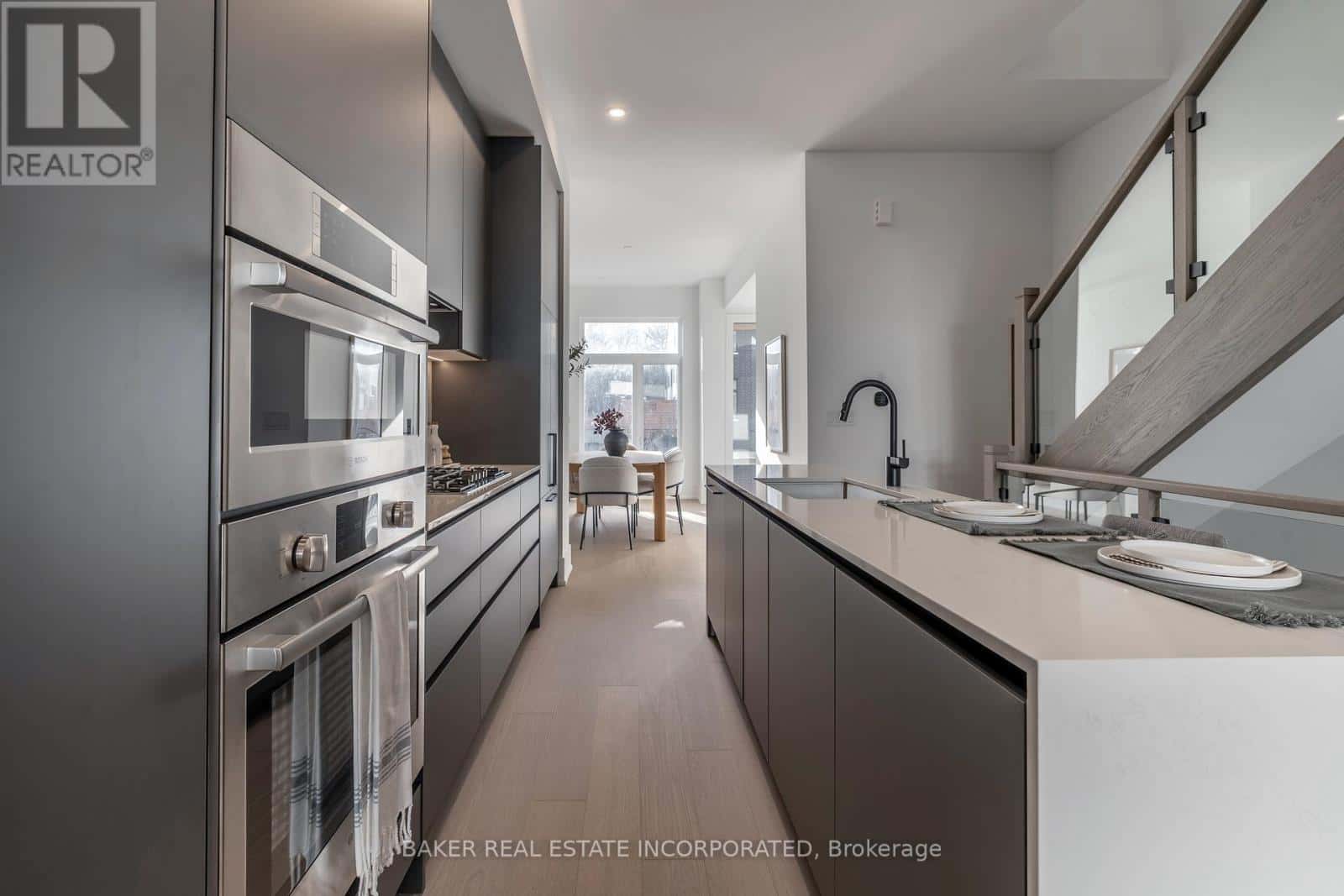 59 - 35 LOU PARSONS WAY — Mississauga (Port Credit), Ontario - Photo 3 of 14