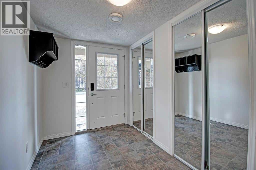 221 Hillcrest Gardens SW — Airdrie, Alberta - Photo 4 of 47