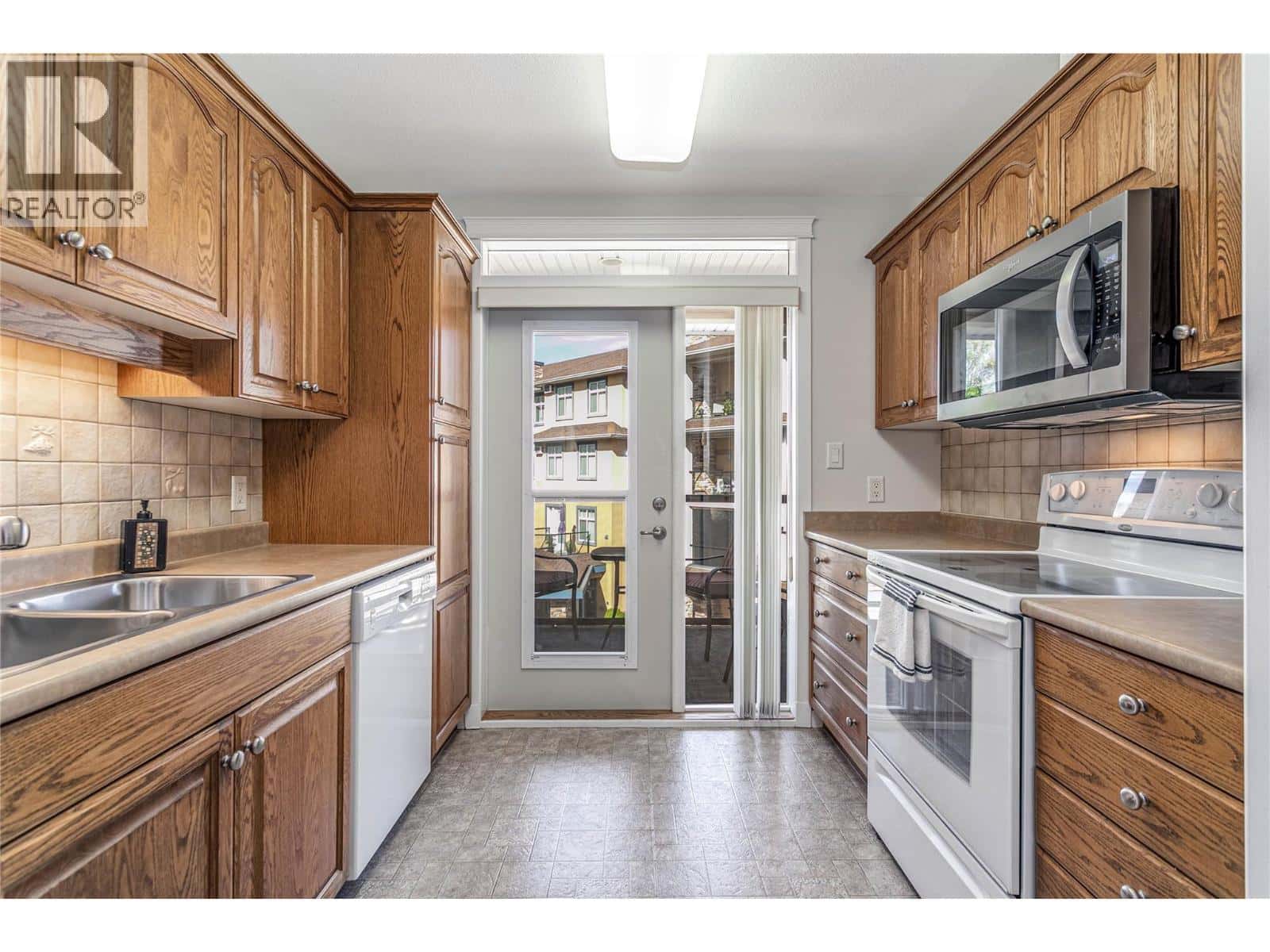 303 Whitman Road Unit# 307 — Kelowna, British Columbia - Photo 5 of 35