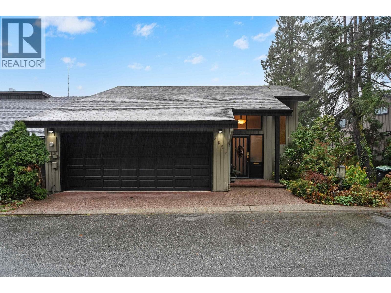 5625 EAGLE COURT — North Vancouver, British Columbia - Main photo
