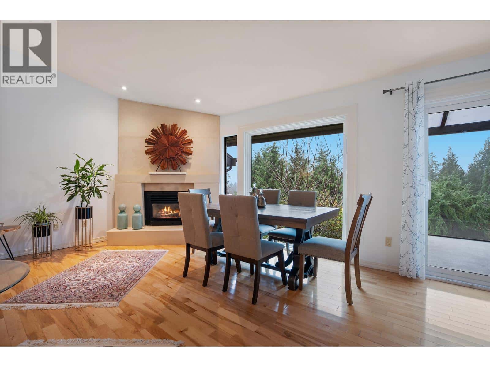 5625 EAGLE COURT — North Vancouver, British Columbia - Photo 3 of 33