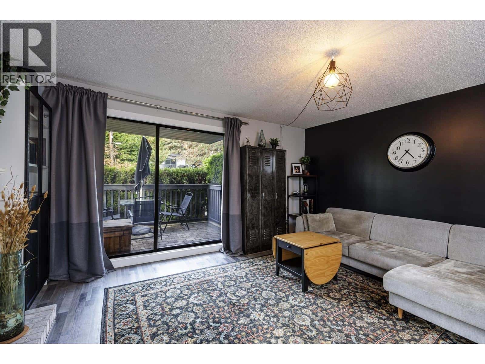 3132 LONSDALE AVENUE — North Vancouver, British Columbia - Photo 5 of 40