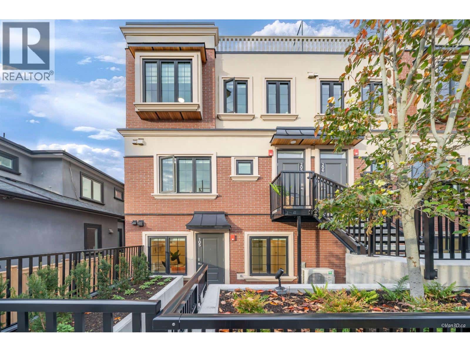 105 918 W 32ND AVENUE — Vancouver, British Columbia - Photo 2 of 33