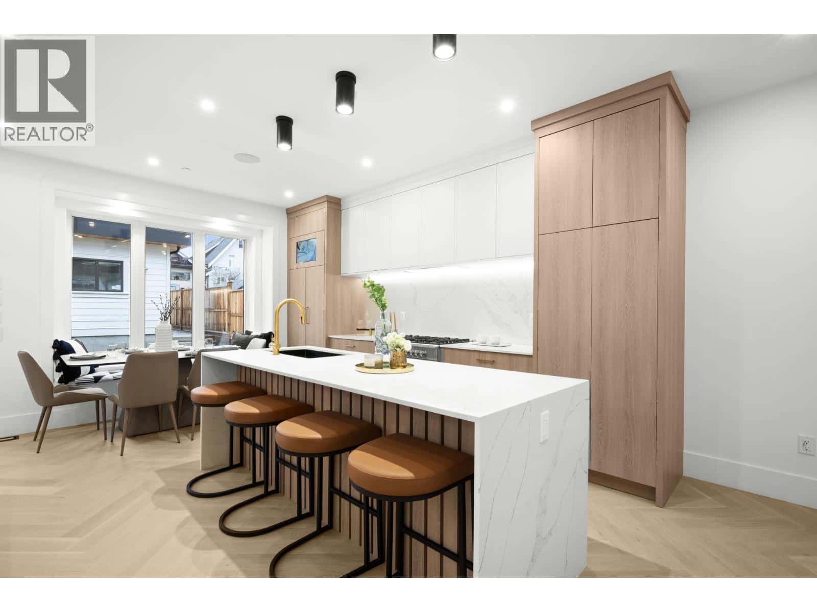 2 1967 E 13TH AVENUE — Vancouver, British Columbia - Photo 4 of 37