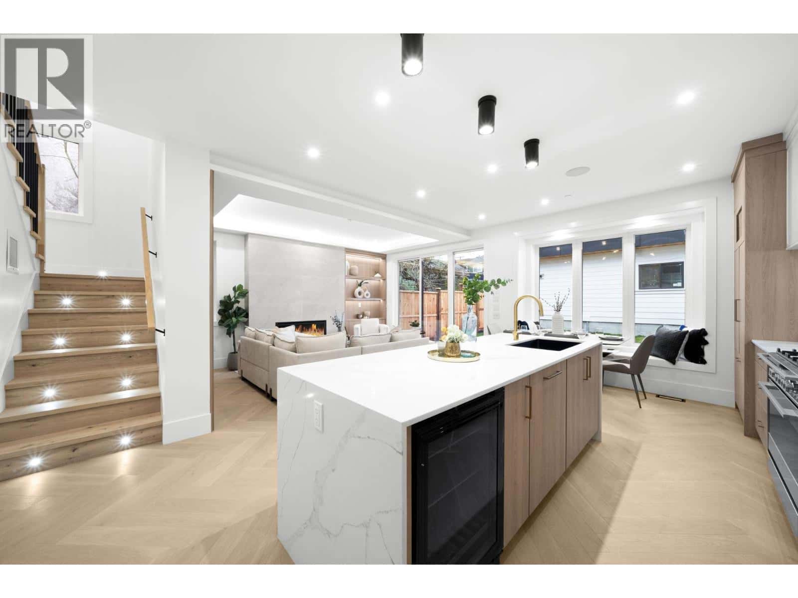 2 1967 E 13TH AVENUE — Vancouver, British Columbia - Photo 5 of 37